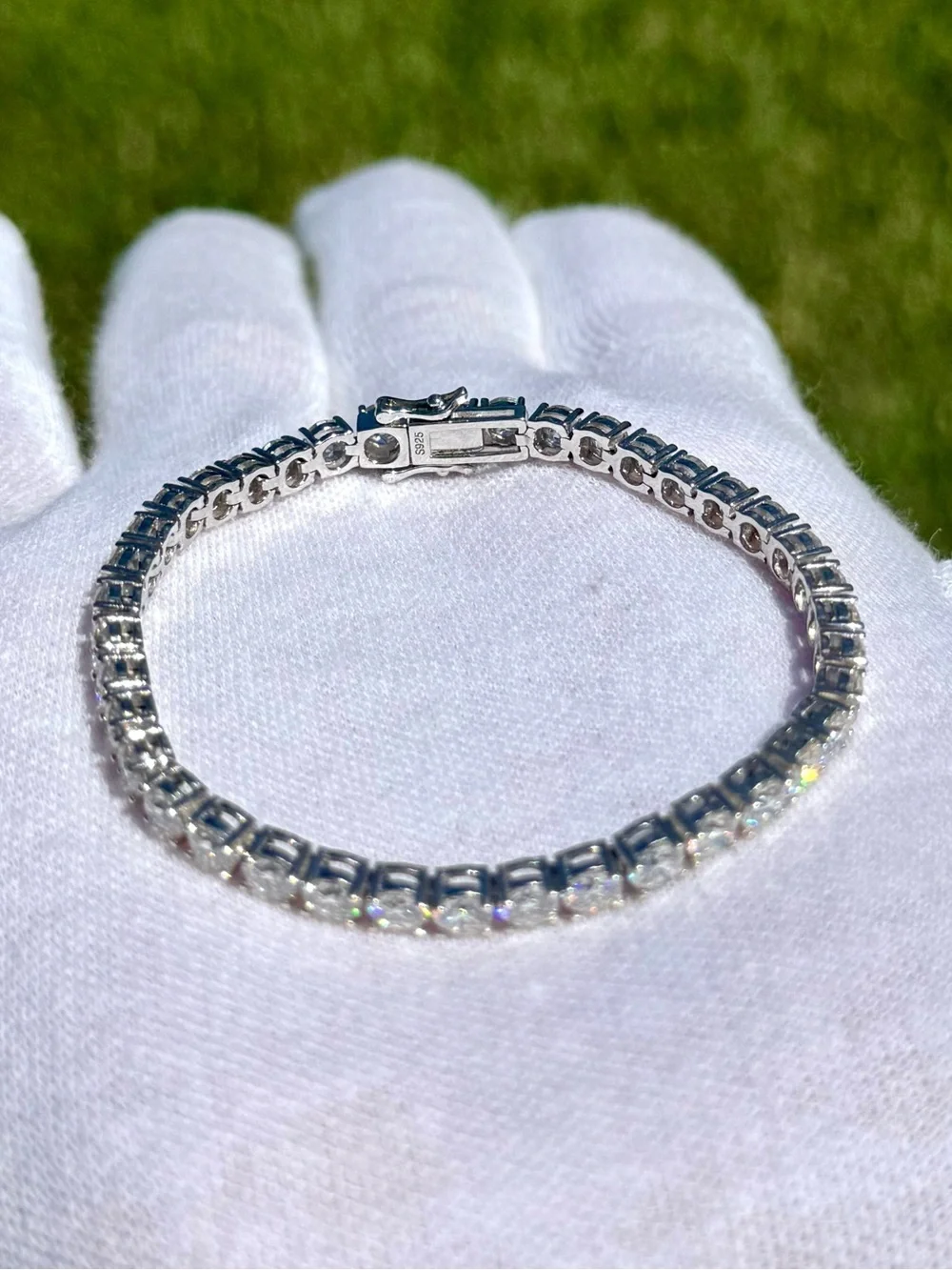 925 Silver, 11.7CTW Moissanite Tennis Bracelet - Picture 4 of 7